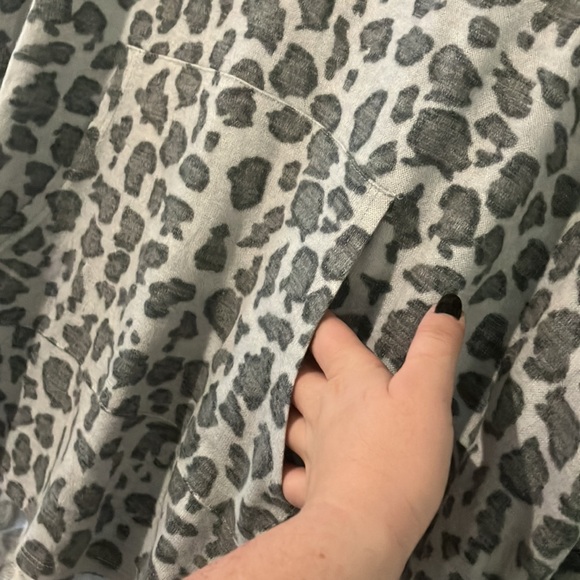 Pullover Top with Hood - Picture 6 of 8